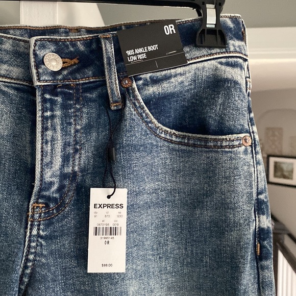 NWT Express low rise 90’s ankle boot jean in mid wash - Picture 2 of 4